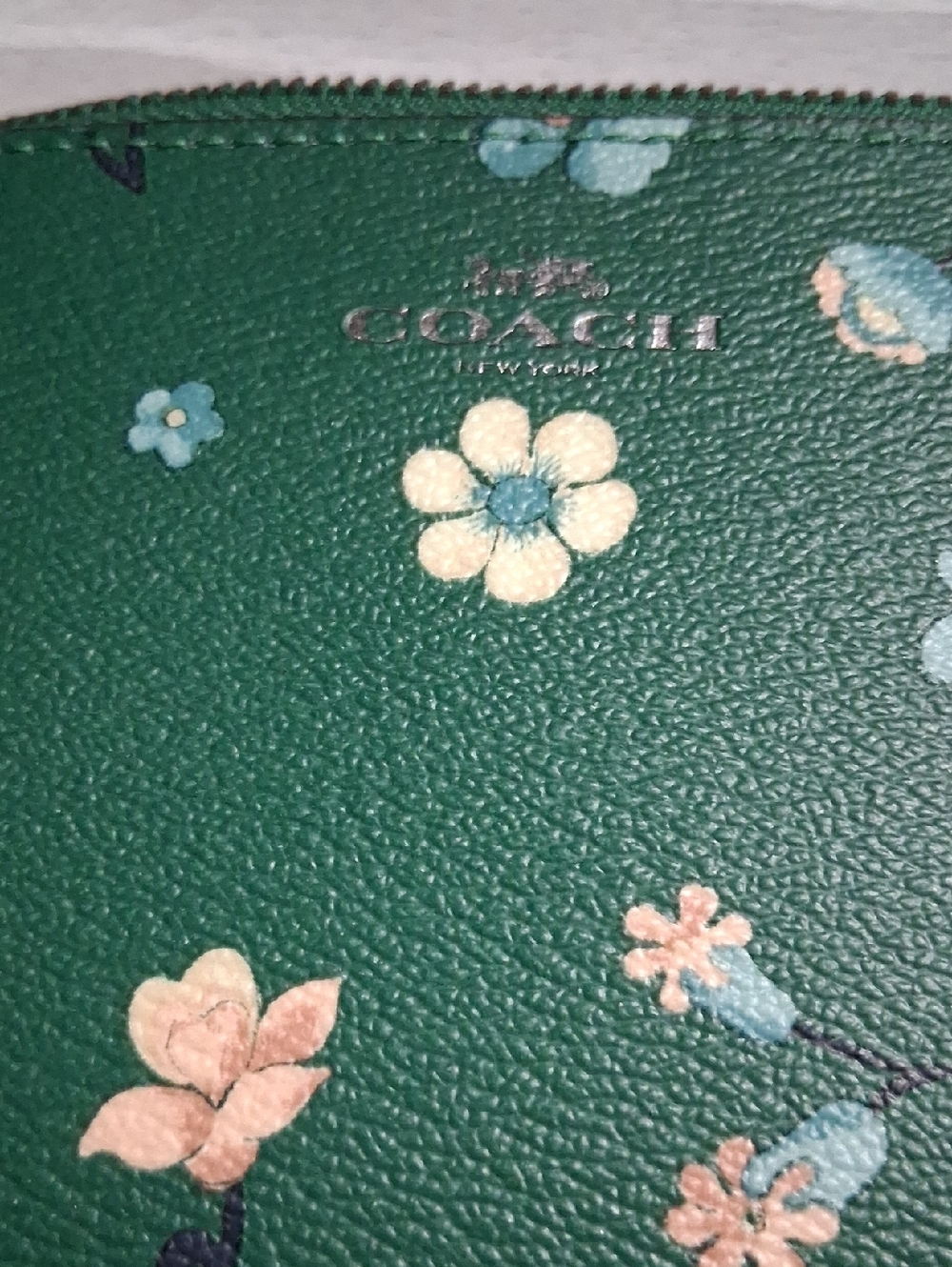 Nwt Coach Green Floral Wristlet Clutch with Detachable Strap. Firm Price - Picture 3 of 9